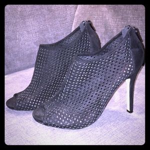 Black modern mesh 3 1/2 inch heel